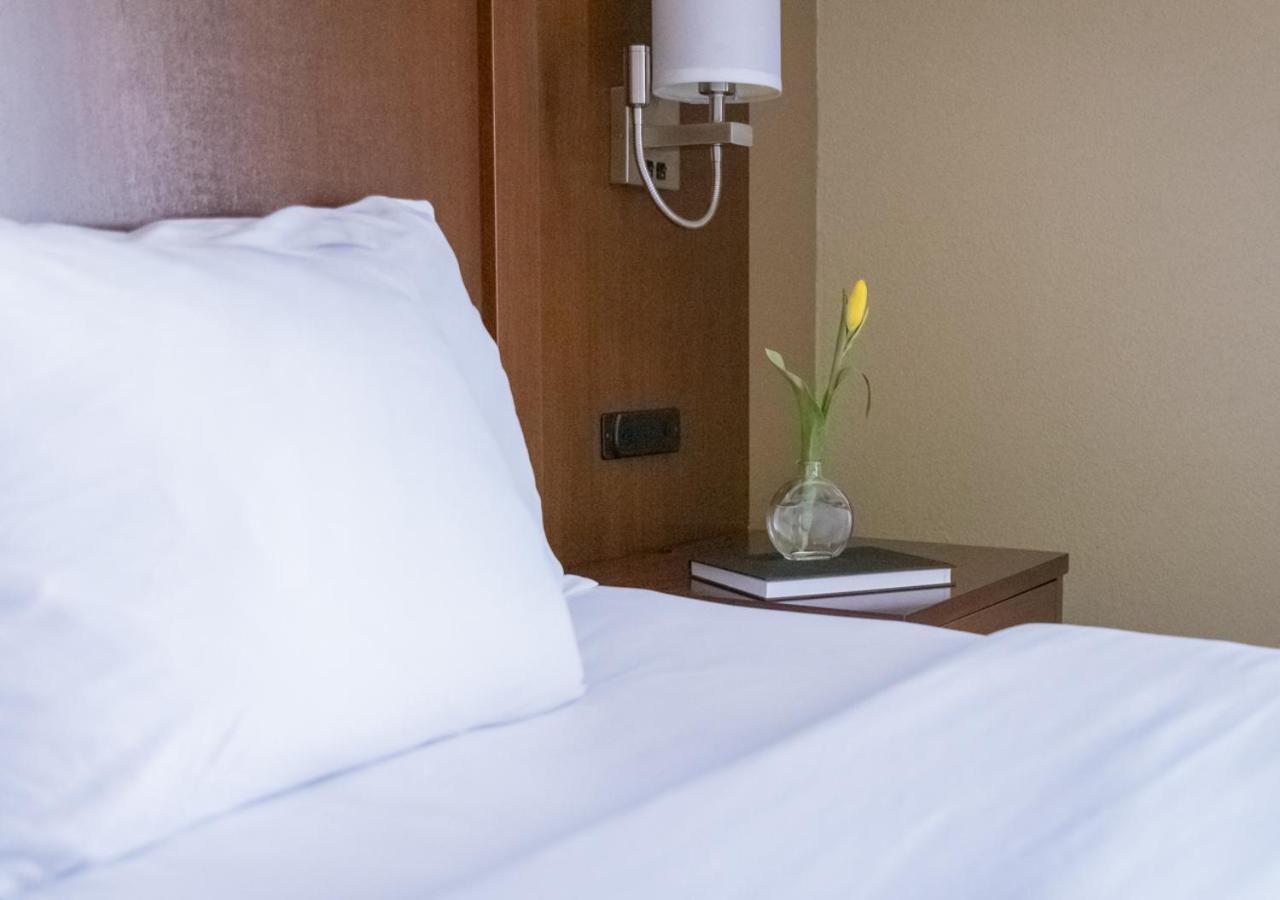 Russell Inn And Suites 斯塔克维尔 外观 照片